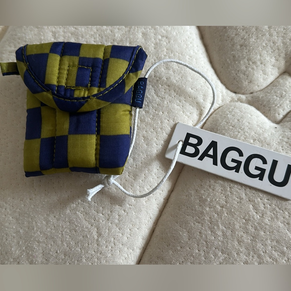 BAGGU Pear Navy Check Earbuds Case